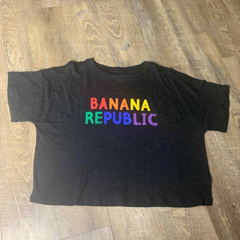 Banana Republic Womens T-Shirt Size Medium Black Cropped‎ Pride Graphic Print